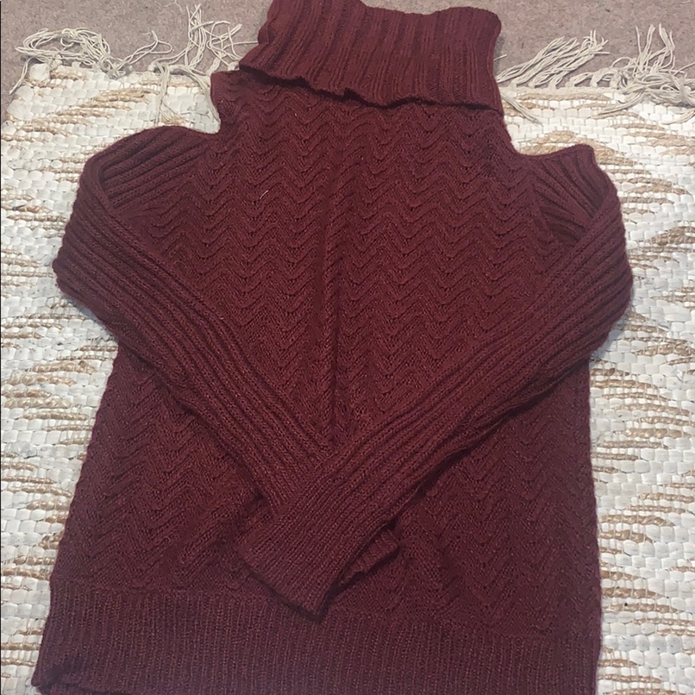 2 knitted sweaters, cut out shoulders lightly worn